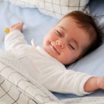 Как приучить ребенка спать в своей кроватке
