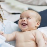 Заботливая мама: развиваем малыша в первые 3 месяца жизни
